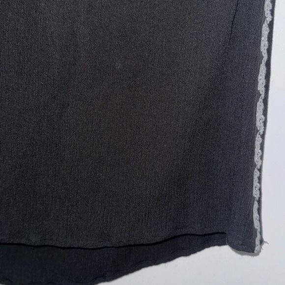 Maurices Black & White Embroidered Sleeveless Top M - Picture 4 of 6